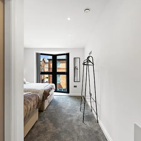 Stylish Large - Parking *