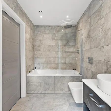 Stylish Large - Parking