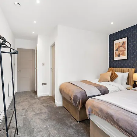 Stylish Large Leeds - Parking Apartment