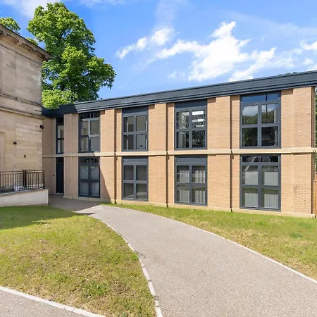 Stylish Large - Parking *