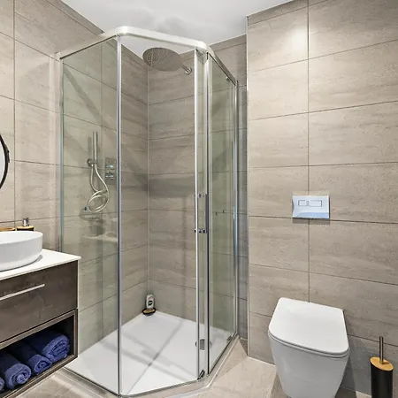 Stylish Large Leeds - Parking Apartment