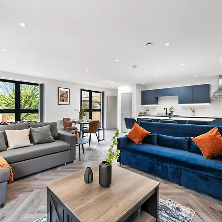 Stylish Large Leeds - Parking Apartment *