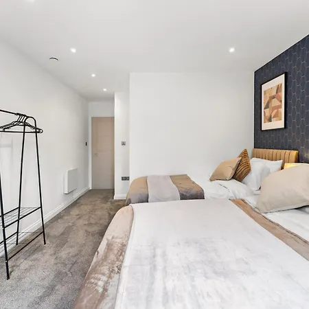 Stylish Large Leeds - Parking Apartment