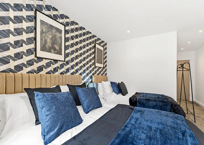 Stylish Large - Parking Leeds (West Yorkshire)