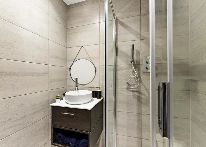 Stylish Large - Parking Appartement