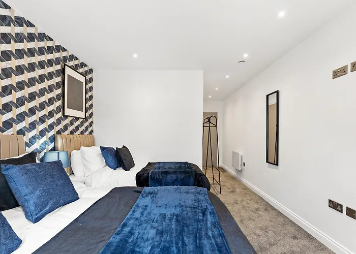 Stylish Large - Parking * Leeds (West Yorkshire)