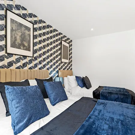 Stylish Large - Parking リーズ