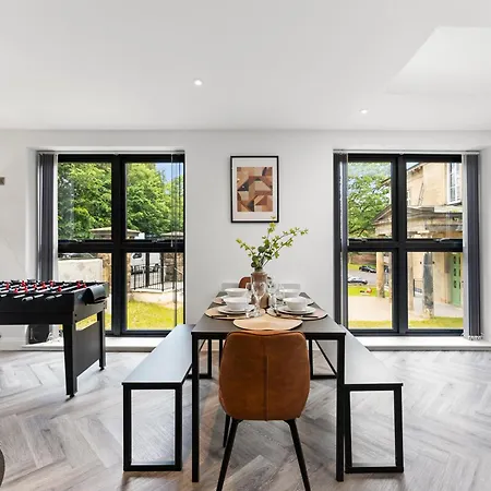 Stylish Large - Parking *