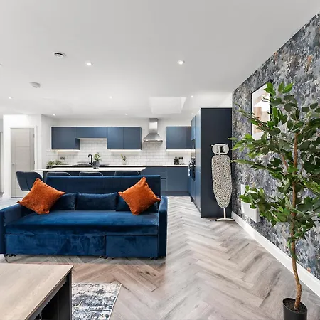 Stylish Large - Parking *