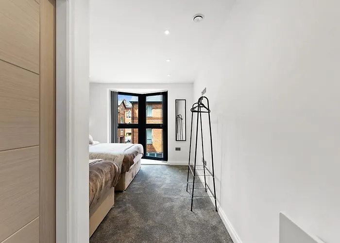 Stylish Large - Parking *