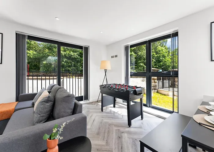 Апартаменти Stylish Large - Parking