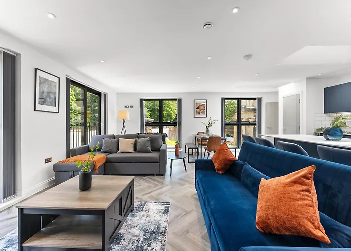 Апартаменти Stylish Large - Parking *