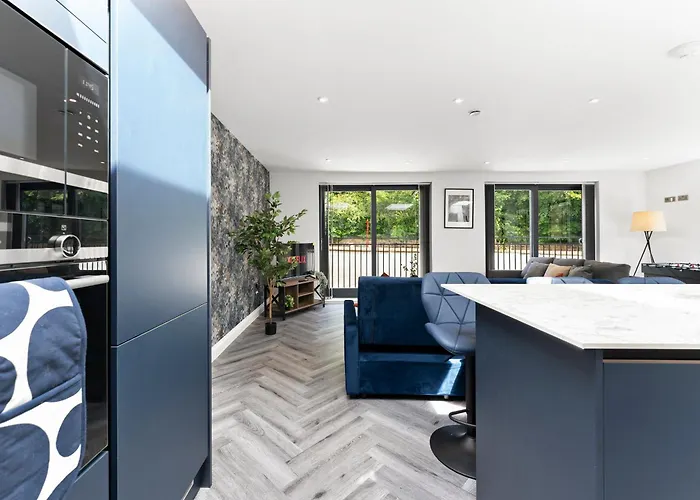 Stylish Large - Parking