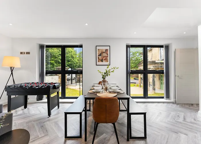 Stylish Large - Parking *